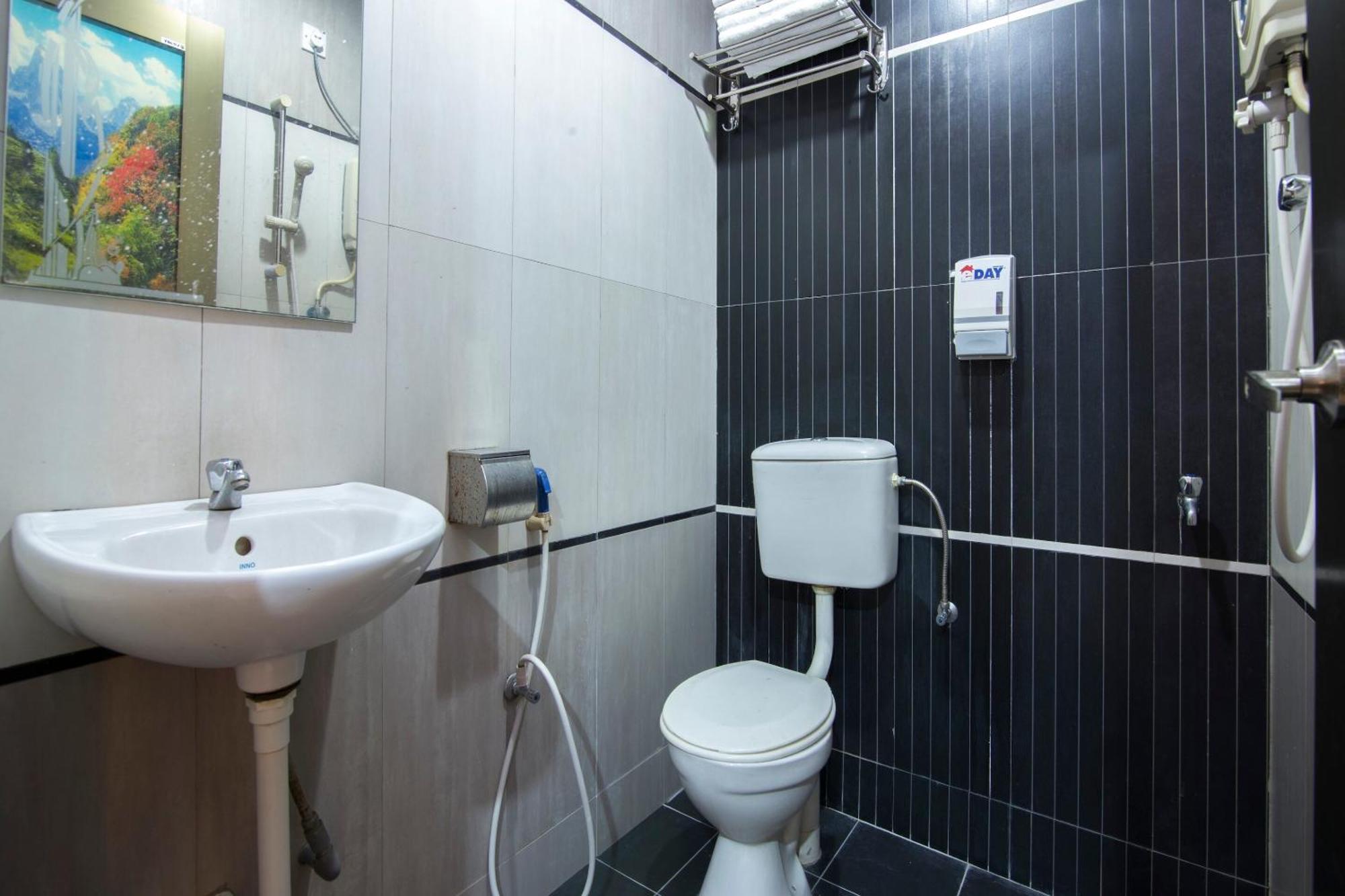 Valley View Hotel Lumut Bagian luar foto